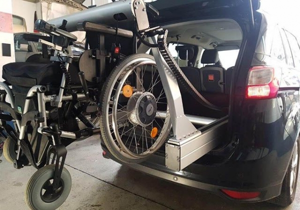 Scooterlift 150, Rollstuhl verladen